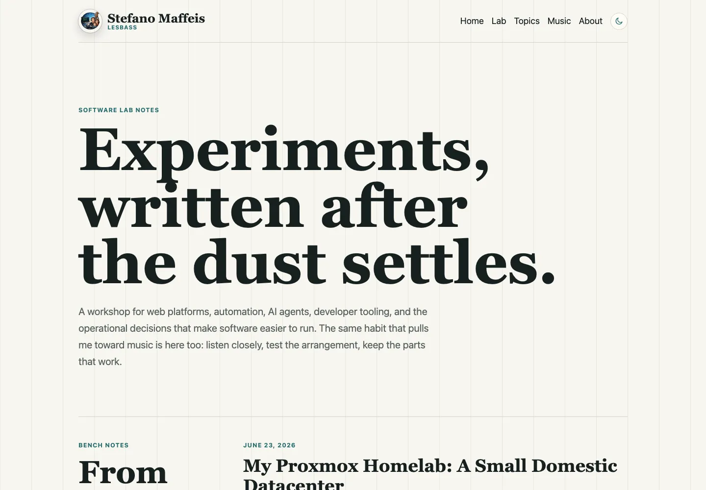 The homepage of lesbass.com, showing a clean editorial layout for a personal technical writing archive.